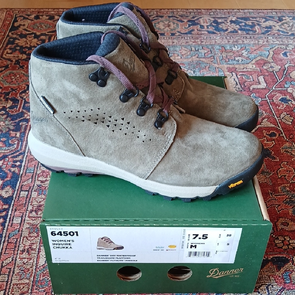 BRAND NEW! Danner Women's Chukka Boots - Taupe and Black